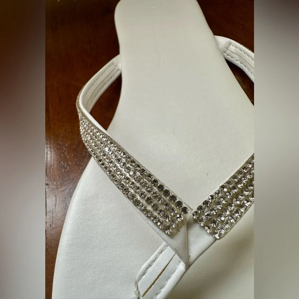✨ Sparkly White Rhinestone Flip‎ Flop Sandals Women Size 7 Summer Beach Chic✨